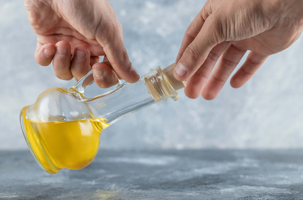 MCT Oil Side Effects: A Clinician’s Guide to Safe Dosing & What to Avoid (2026)