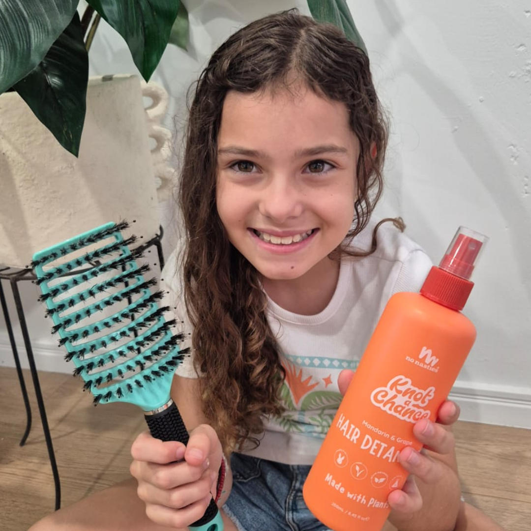No Nasties Kids Hair Detangling Spray Mandarin & Grape 250ml lifestyle image 3