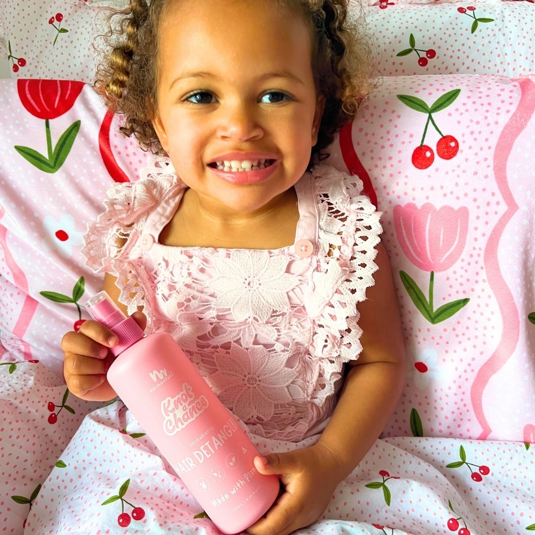 No Nasties Kids Hair Detangling Spray Strawberry 250ml lifestyle image 3